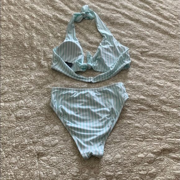 Bikini - Picture 2 of 4